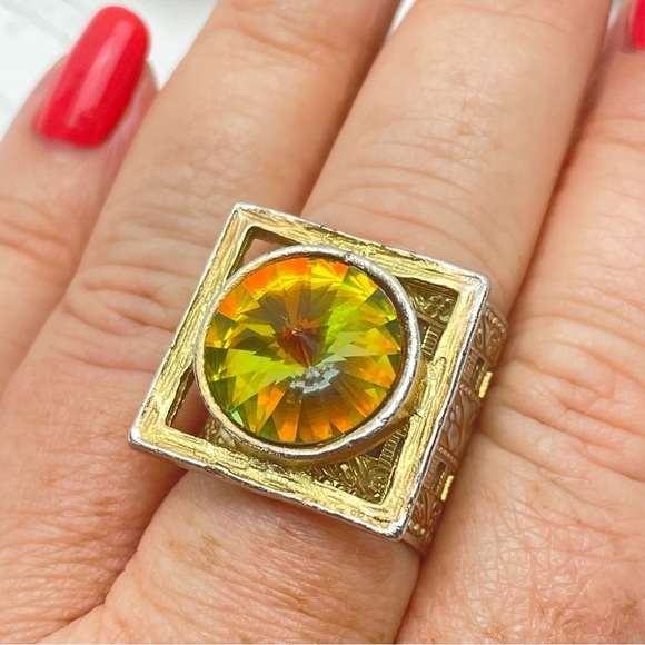 Green Amber Rivoli Crystal Ring Size 7.5 - Picture 11 of 11